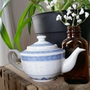 VTG Jingdezhen Zhi Chinese Small Teapot 1970s